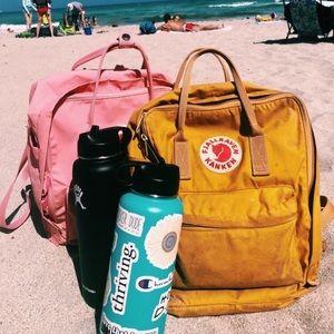 Meet your Posher, Mona